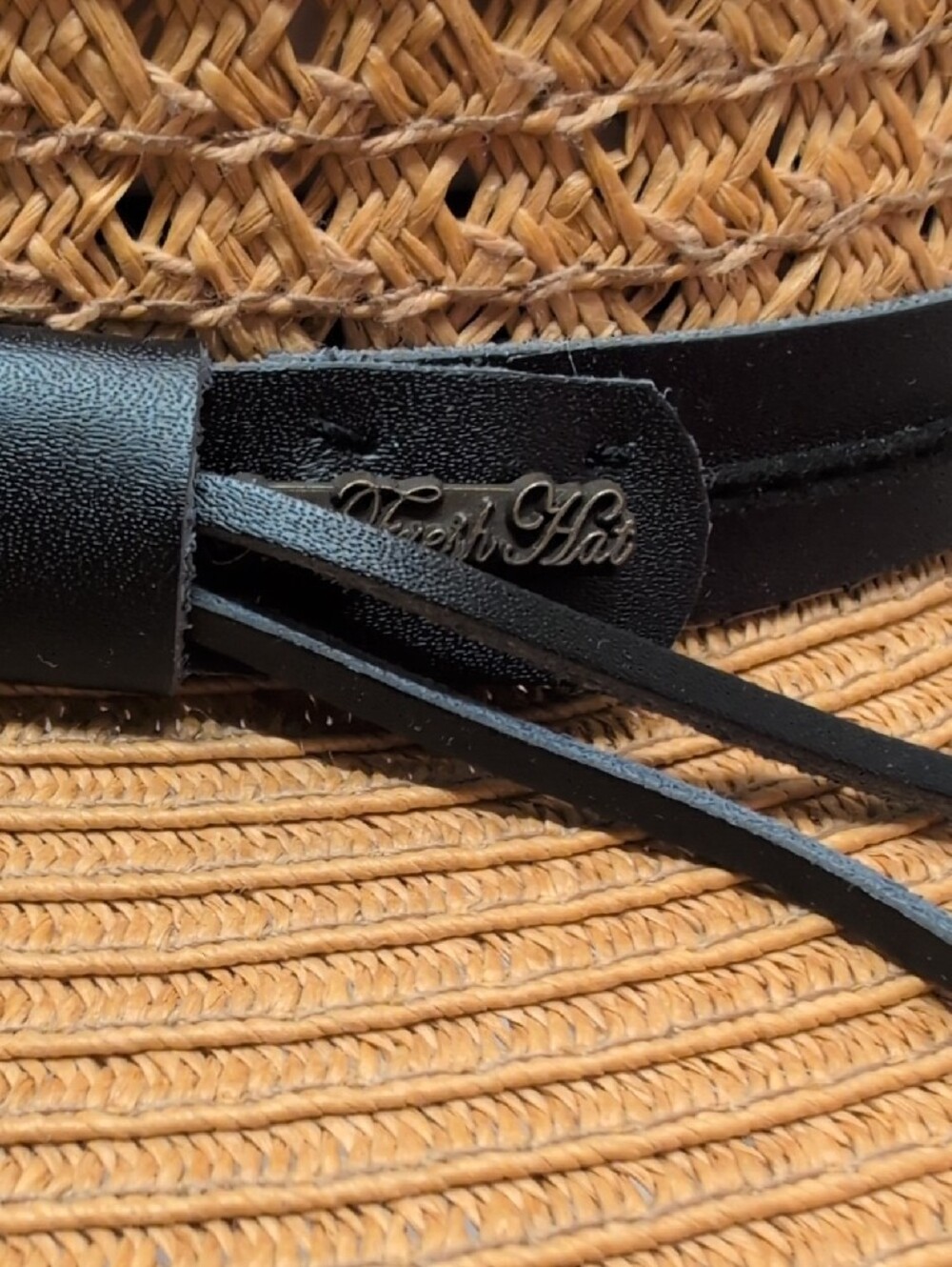 Women's Tan Straw Fedora with Black Band Size Small - Picture 3 of 6